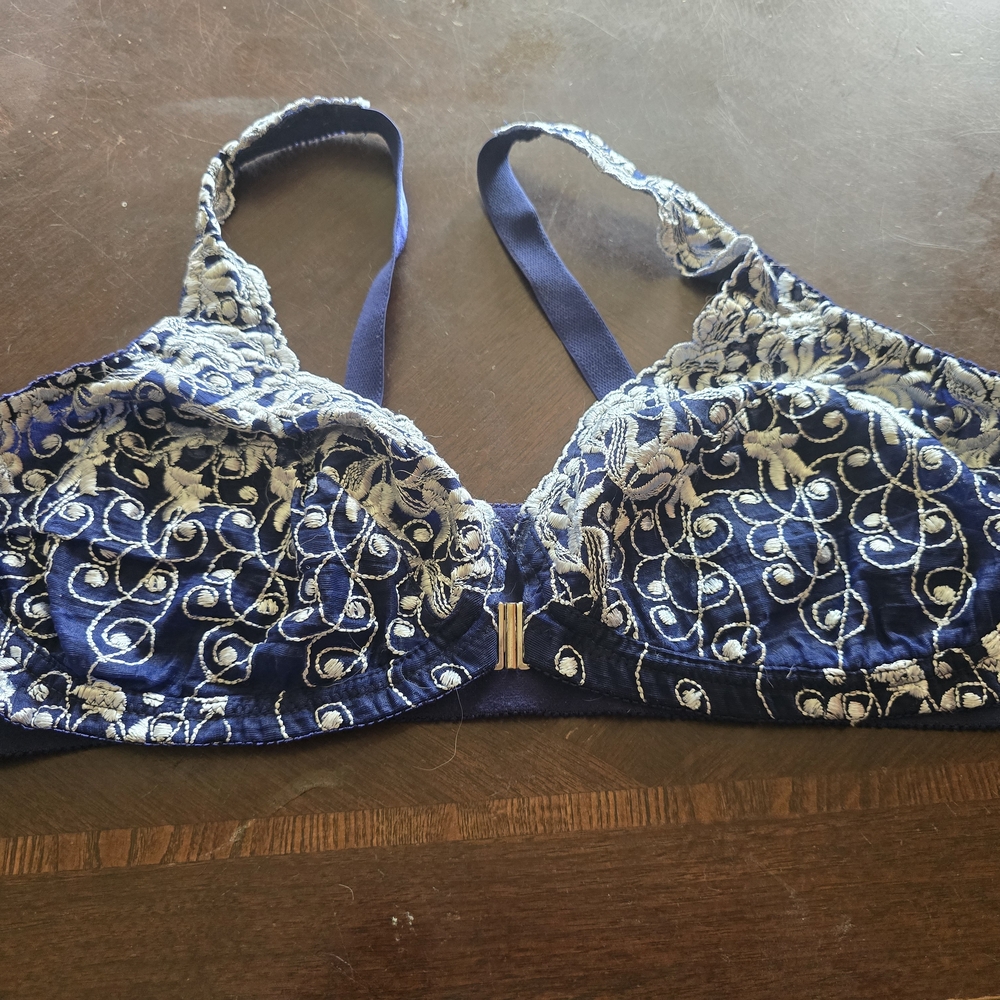 Elegant Navy Lace Bra